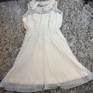 Pinky Elegant Cream Lace Mini Dress